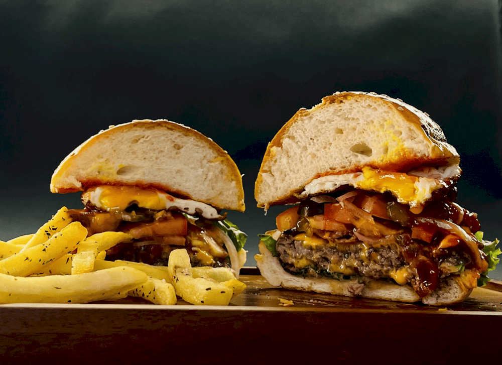 Burgers are made locally using only natural ingredients and butter, no seed oils, for a healthier, tastier experience (Source: Pingu's Burger - Healthy Fast Food)